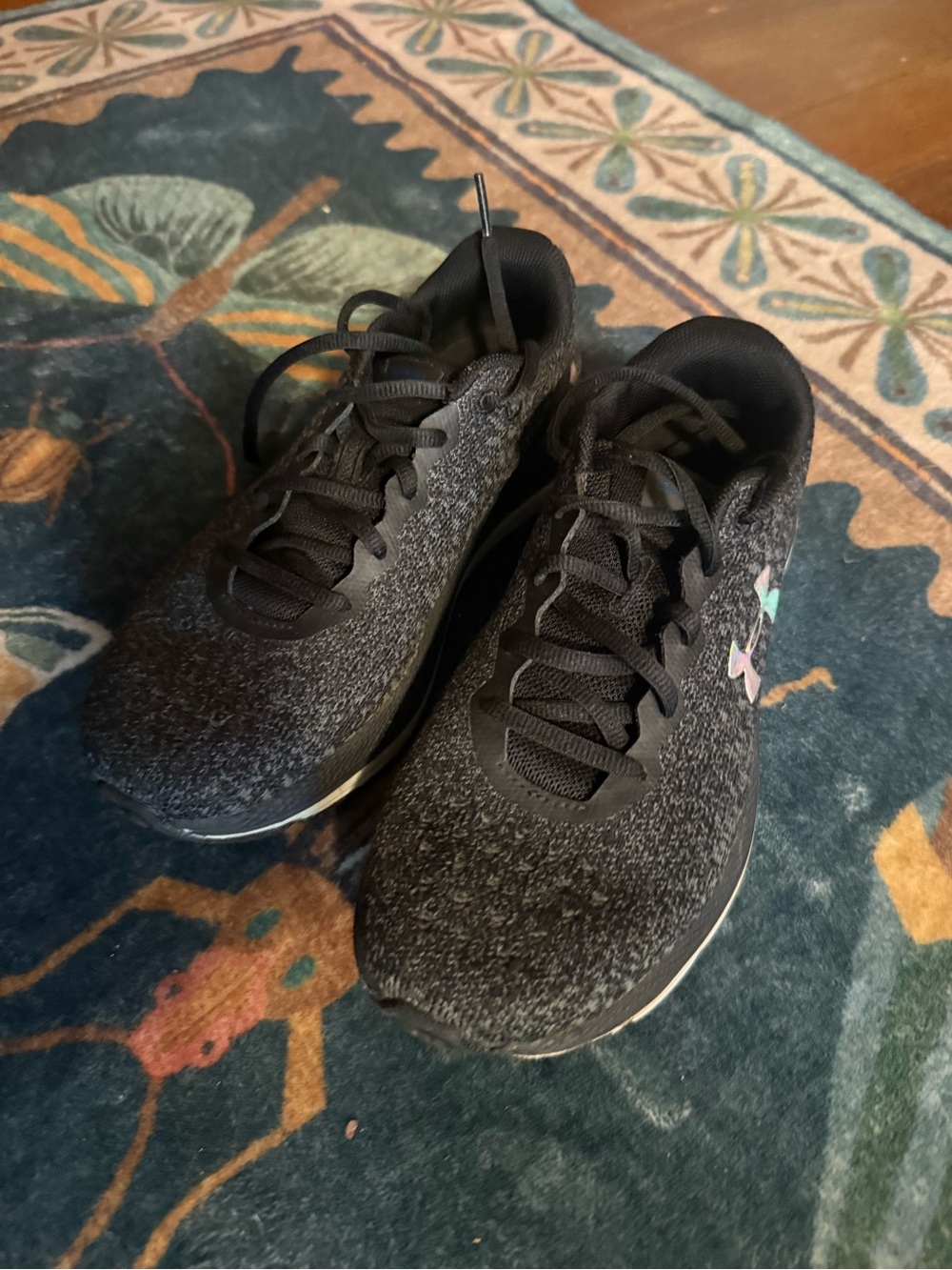 Under Armour Women’s Black Heather Knit Running Sneakers size 6